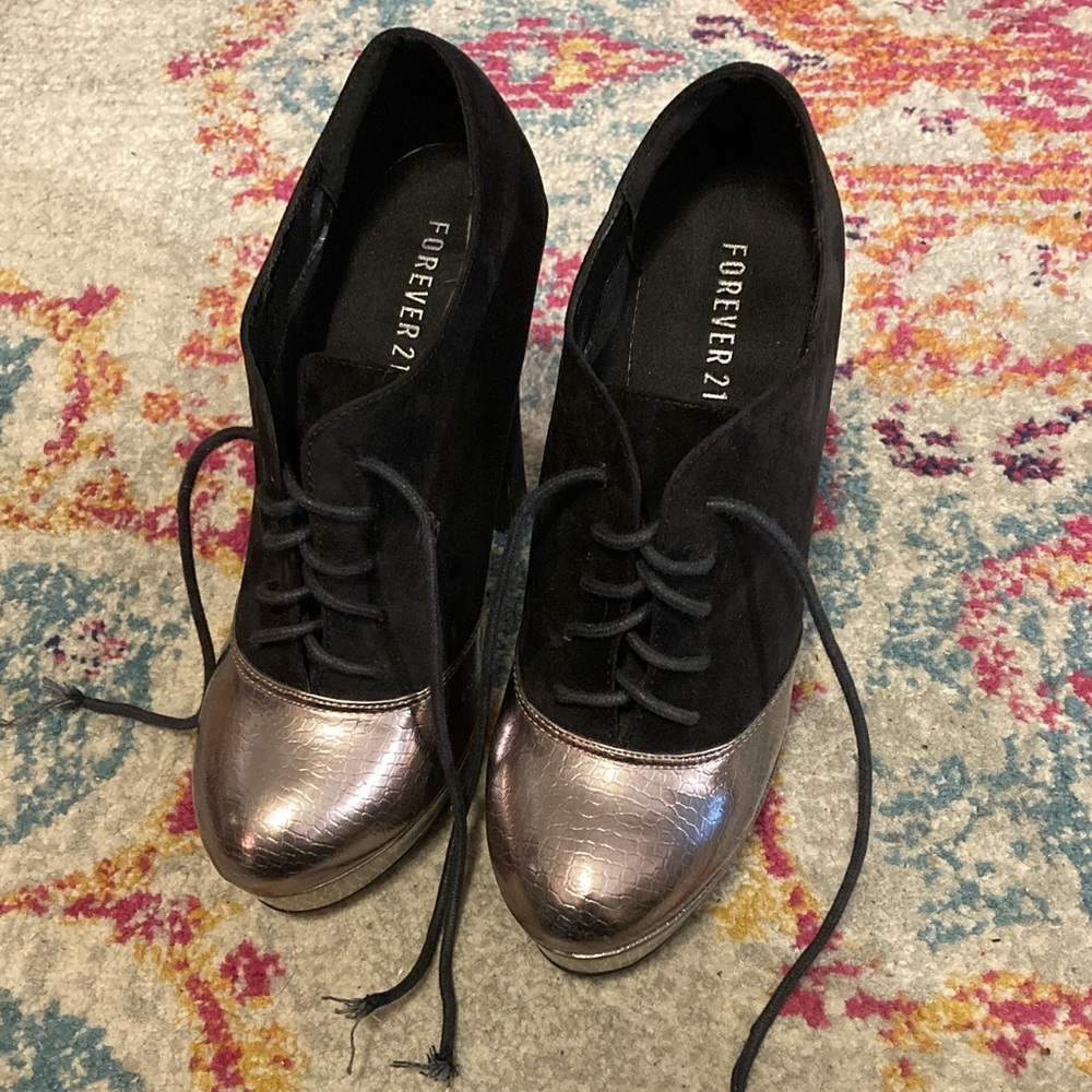 Forever 21 Black Lace-Up Heels with Metallic Toe Cap Size 8